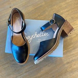 Seychelles Lock and Key Black Leather, Size 9 1/2